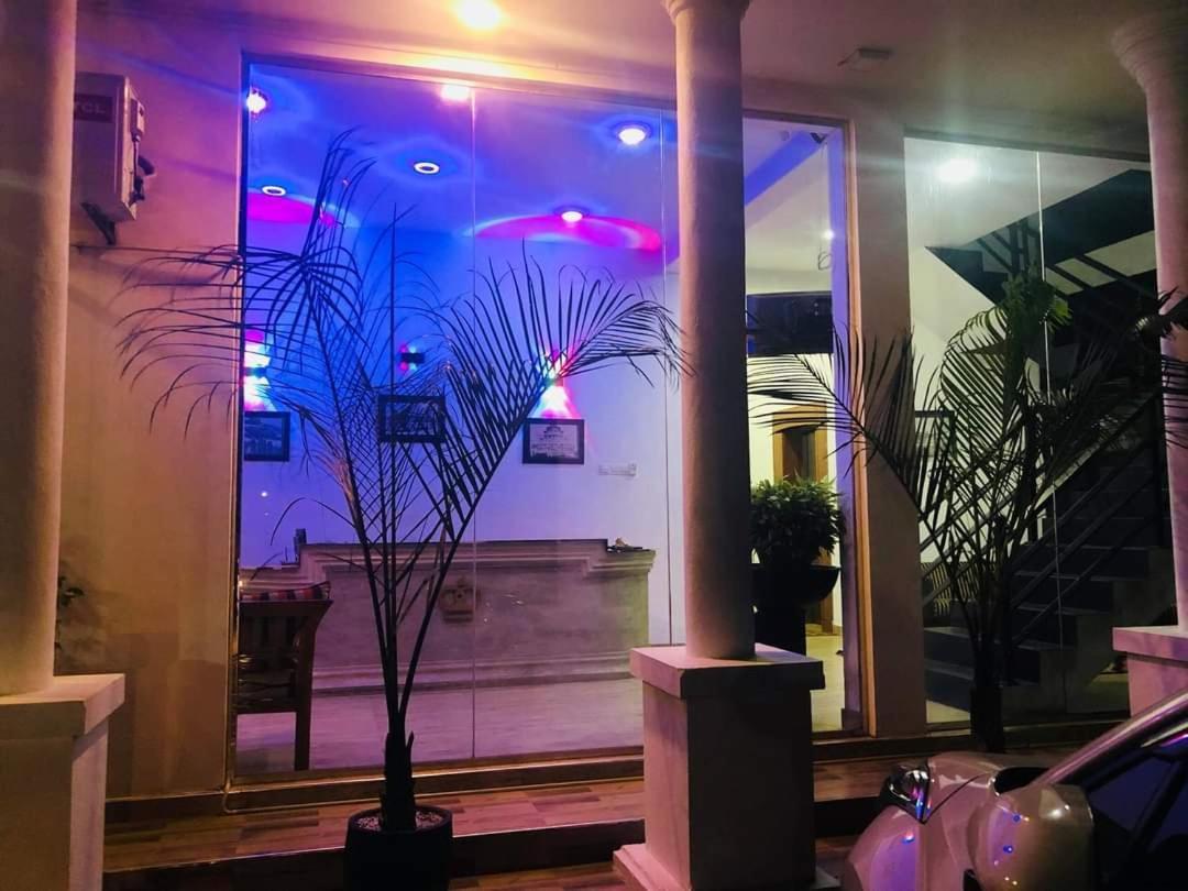 Kings Gate Airport Transit Hotel Katunayaka Extérieur photo