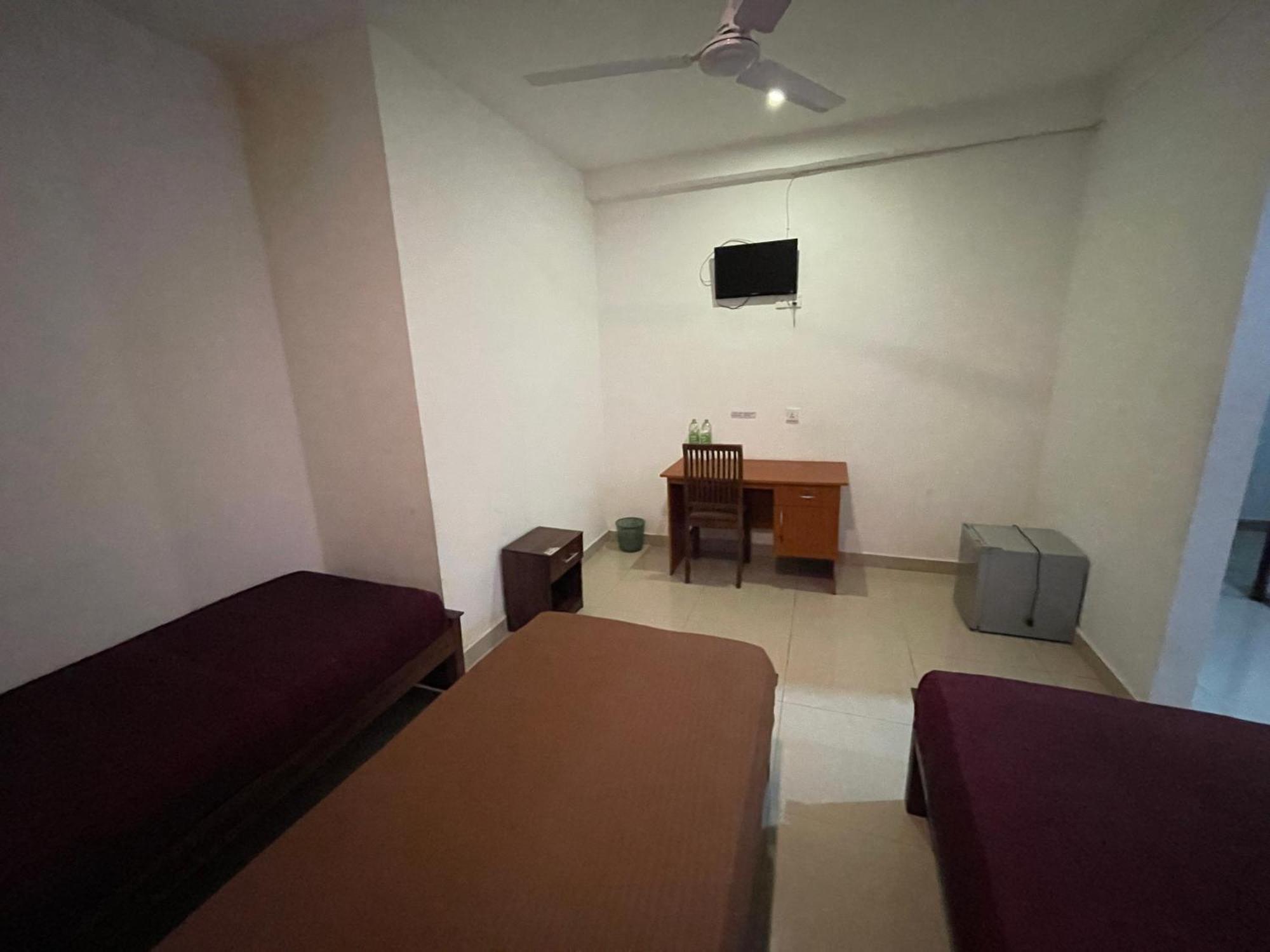 Kings Gate Airport Transit Hotel Katunayaka Extérieur photo